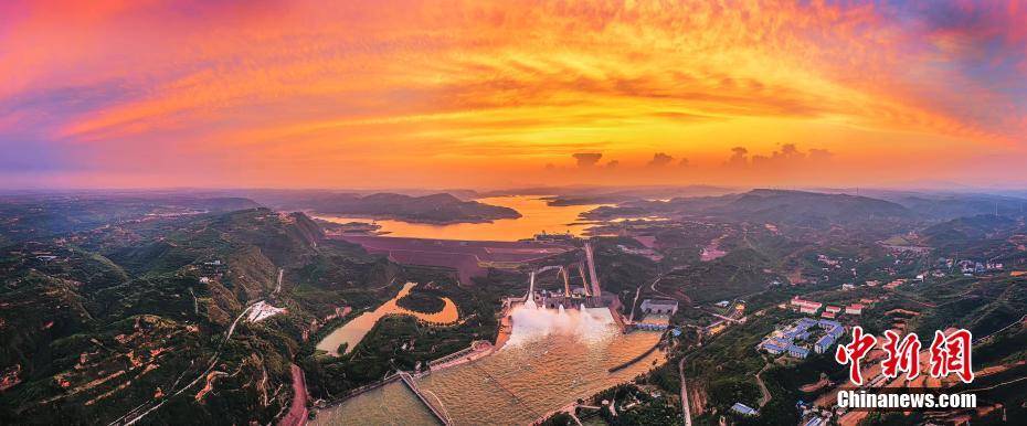 航拍黄河小浪底落日余晖壮美如画