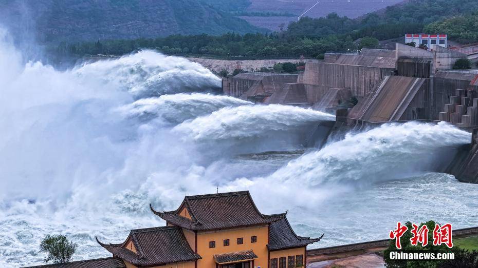 航拍黄河小浪底落日余晖壮美如画