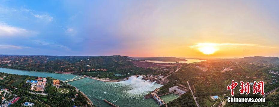 航拍黄河小浪底落日余晖壮美如画