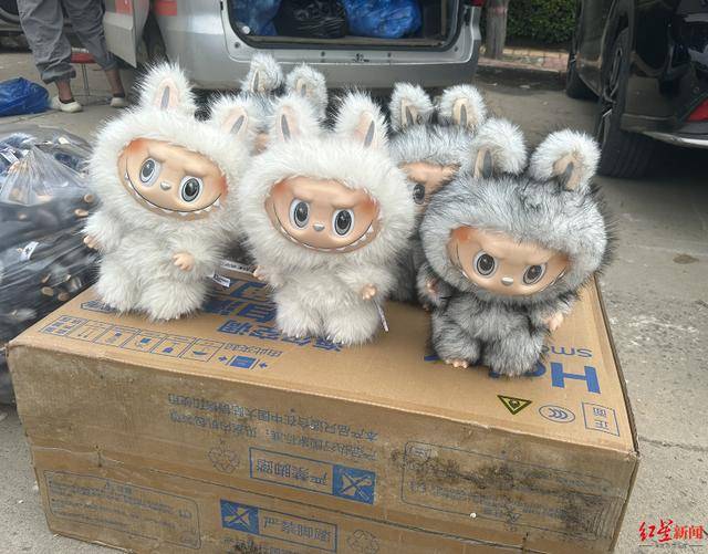 实探衡水盗版LABUBU大集:像卖菜一样摆摊卖,商家称如今订单变少生意难做