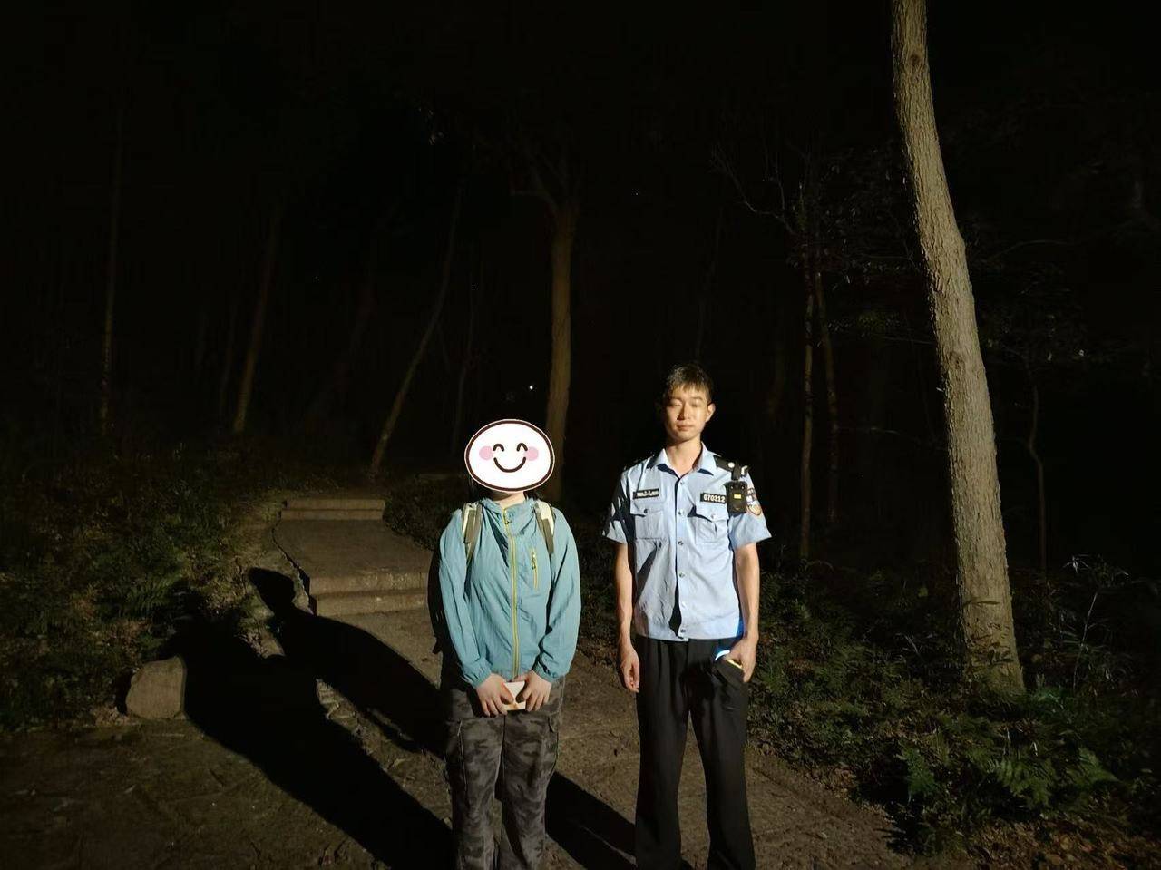 “周围全是蛇吃青蛙的声音,我怕” 高温天民警成功寻回走失女子