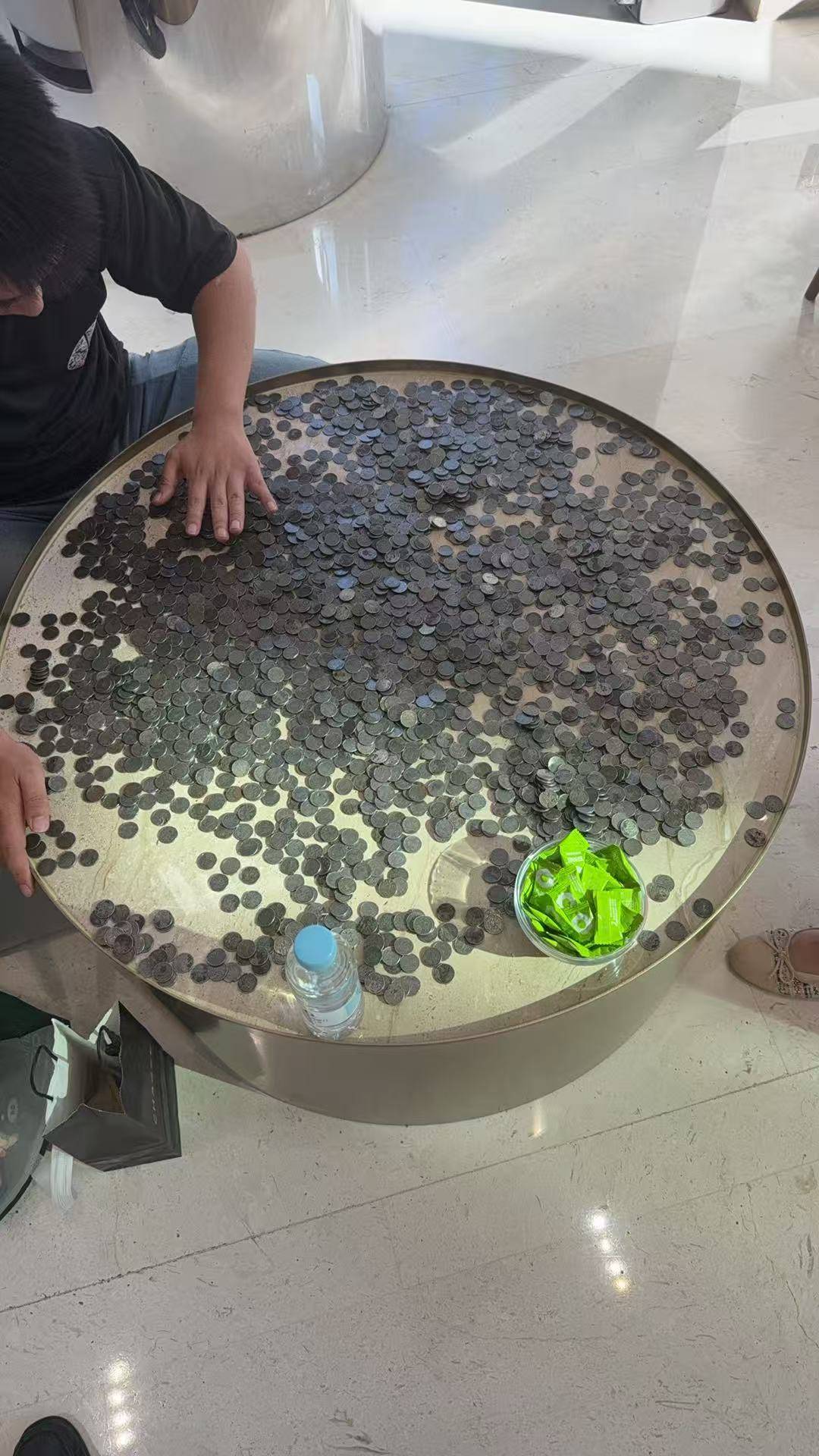 上海农商行拒2万枚硬币兑换，银行回应客户无法说明硬币来源