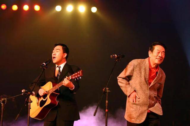 “蔫哏宗师”走了