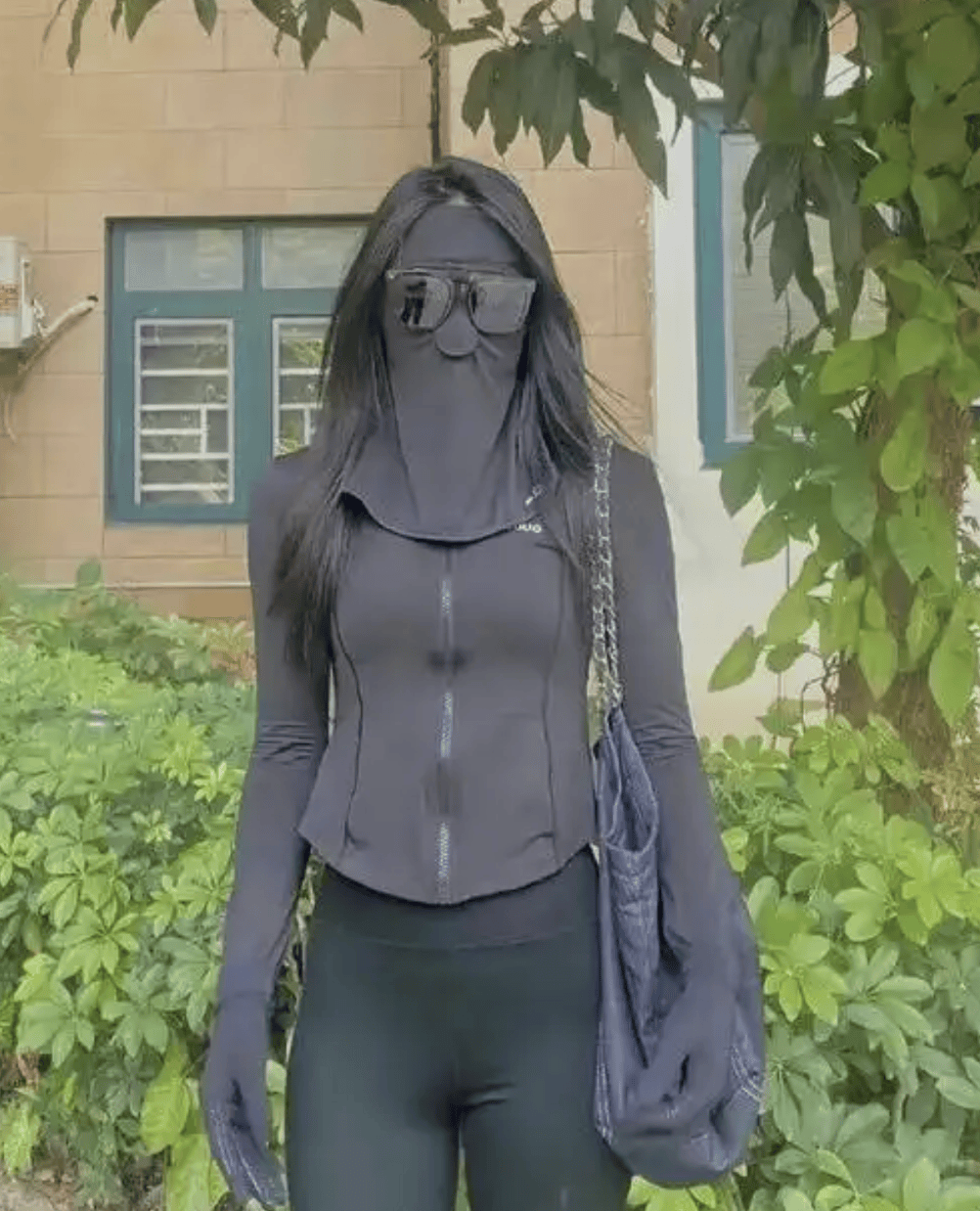 一生怕晒的中国人，正在把皮肤衣穿成“荷尔蒙战袍”