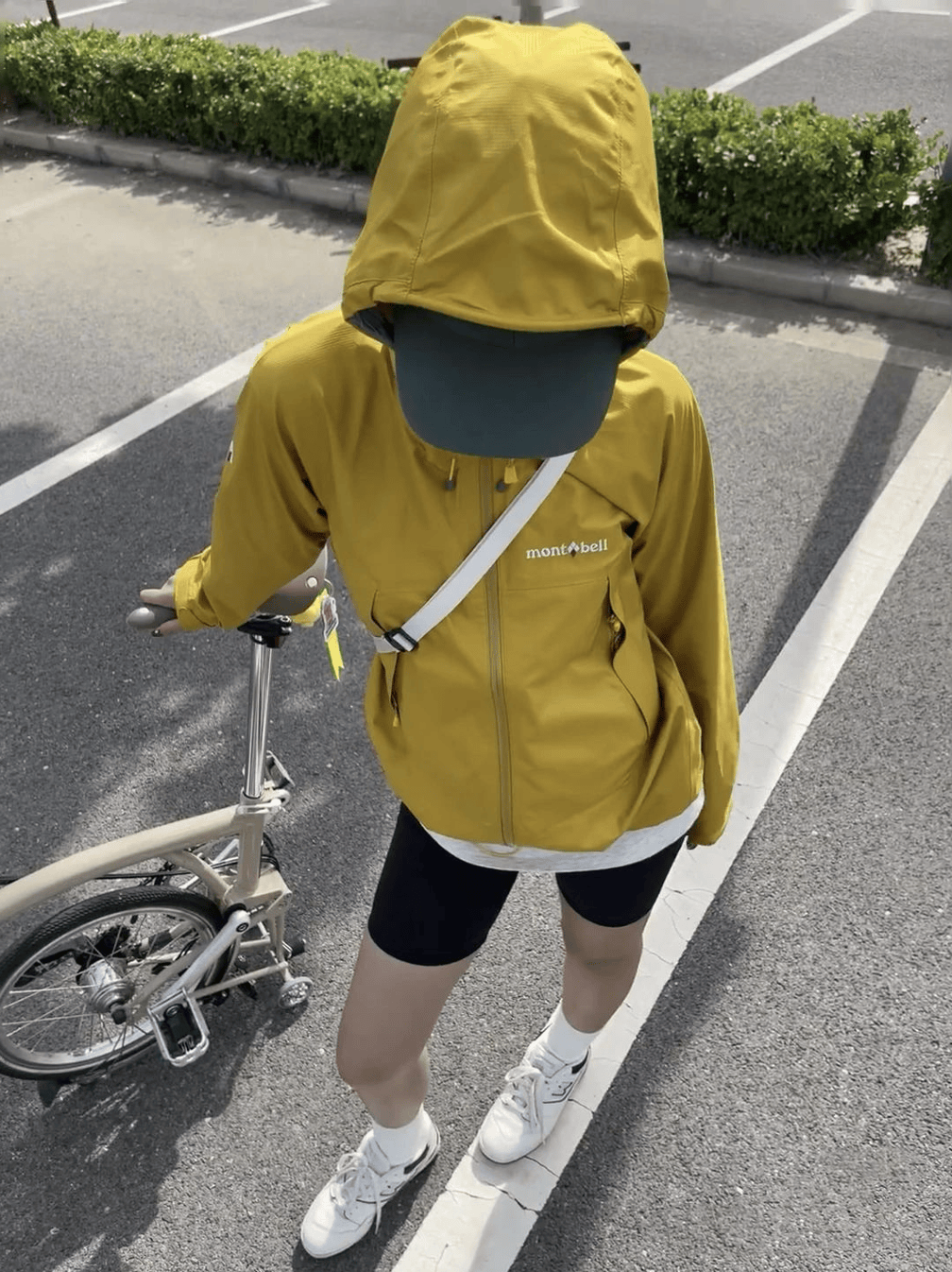 一生怕晒的中国人，正在把皮肤衣穿成“荷尔蒙战袍”