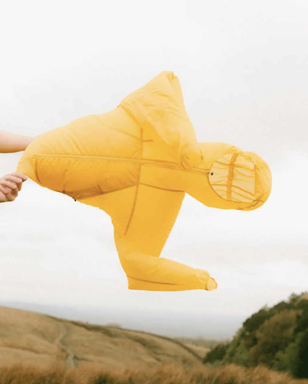 一生怕晒的中国人，正在把皮肤衣穿成“荷尔蒙战袍”