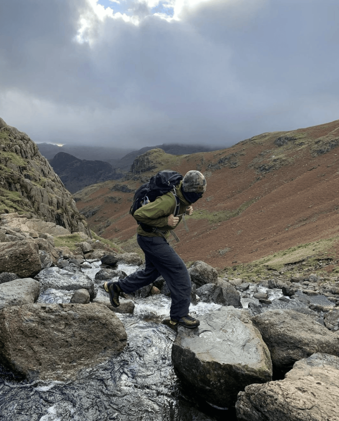一生怕晒的中国人，正在把皮肤衣穿成“荷尔蒙战袍”