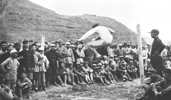 王立华：为什么毛泽东率领的红军不可征服？斯诺的观察说明了一切