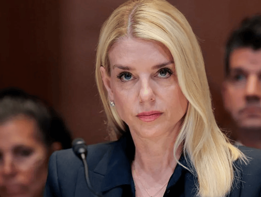 继马斯克后,美众议长也罕见唱反调!一桩6年前的旧案,为何让特朗普阵营陷入危机?