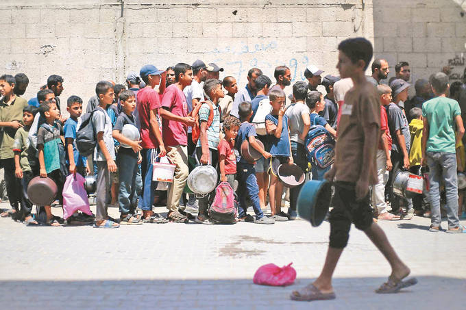 至少875名加沙人在领取食物时遇难