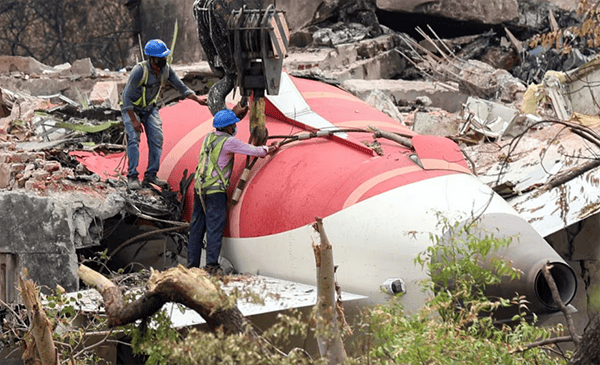 美媒:印航黑匣子录音显示,机长亲手关闭燃油开关或直接导致坠机