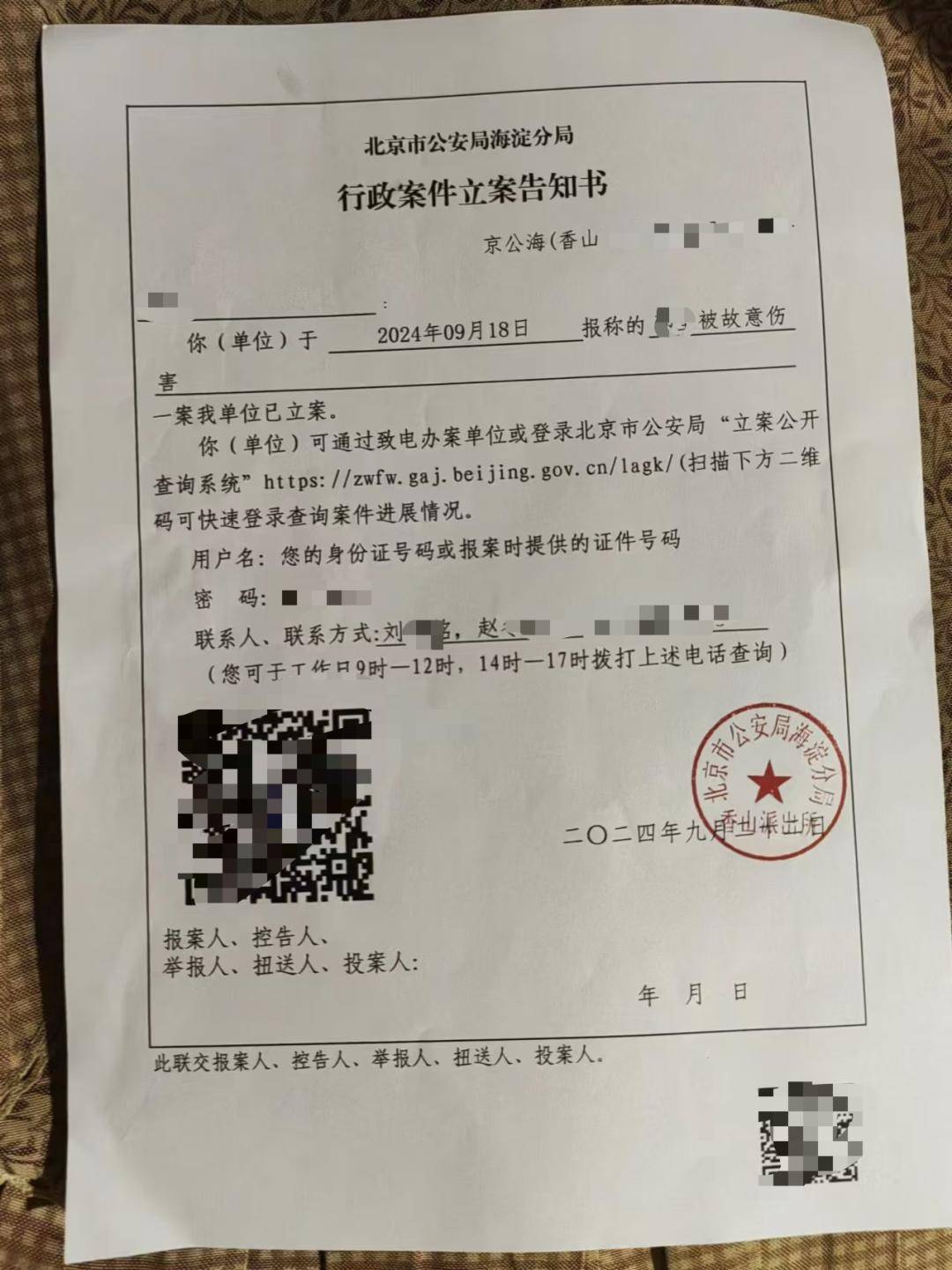 一女生遭遇同居男友两次动手,双手、髋部受伤靠轮椅出行,男方:“残了就只能跟着我”