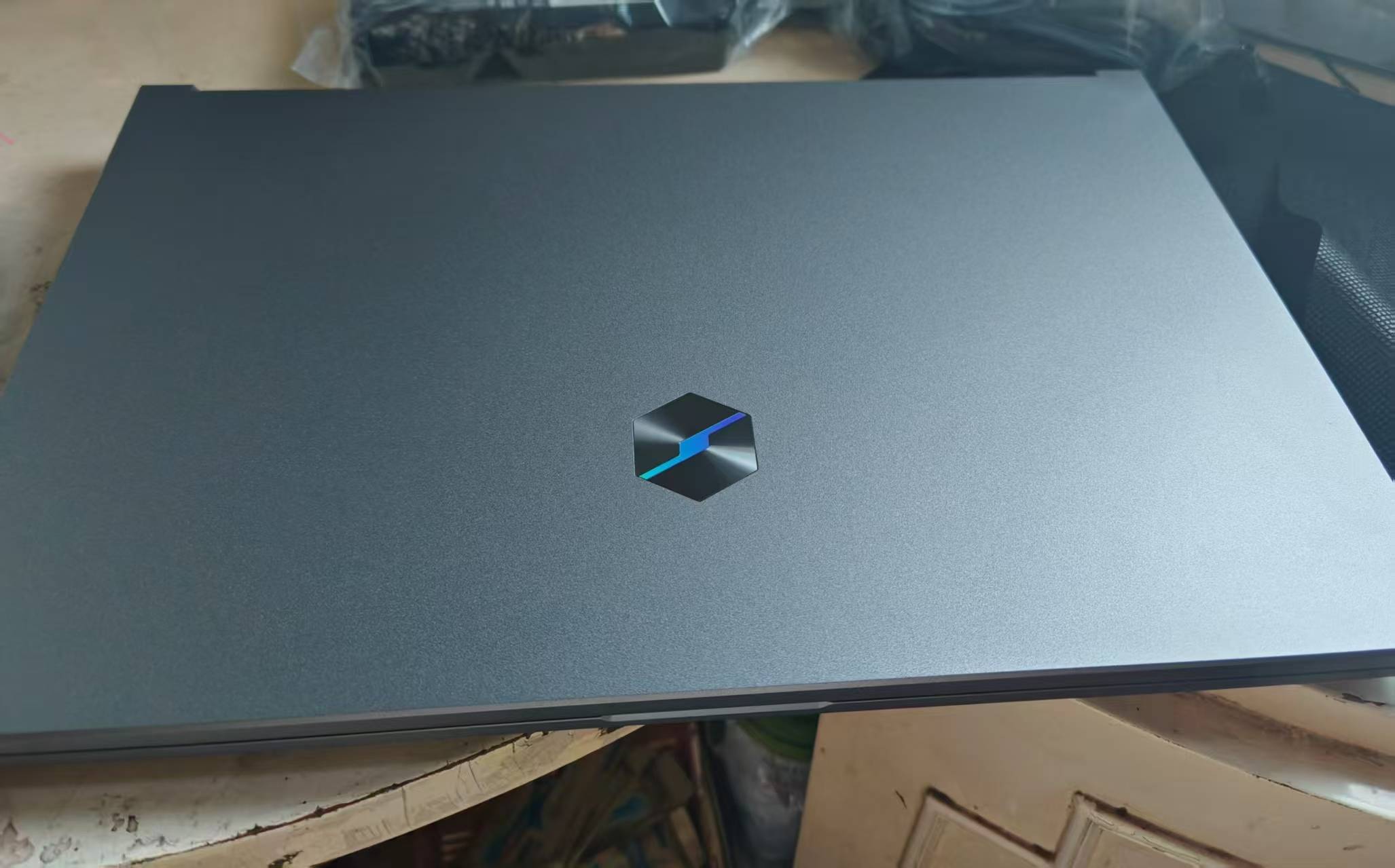 “一年设计白干了！”设计专业大学生乘高铁行李箱丢失，行李架处无监控，多方回应