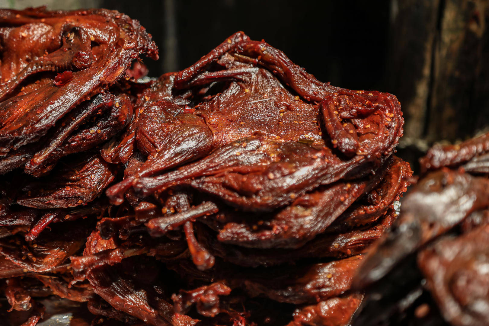 从越缅走私3万多只冻鸭制作酱板鸭!湖南5人一审获刑