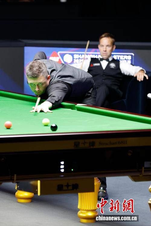 凯伦·威尔逊获得2025世界斯诺克上海大师赛冠军