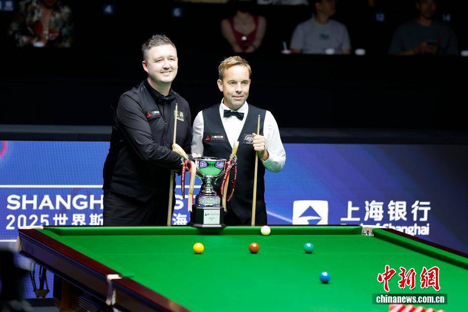 凯伦·威尔逊获得2025世界斯诺克上海大师赛冠军