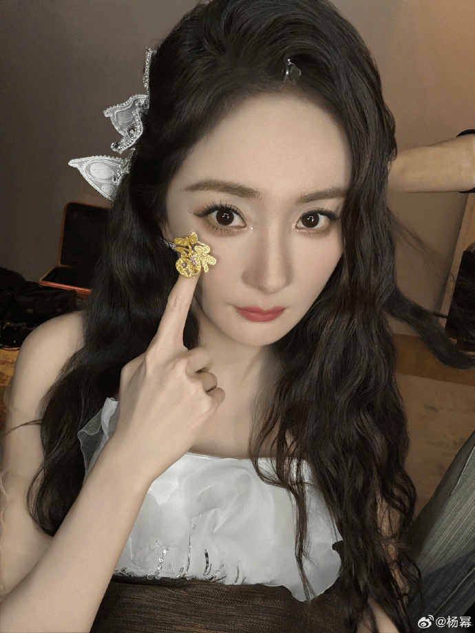 杨幂15年前的博文火了:有本事就杀了我,杀不死,就等着看我变得更强大吧