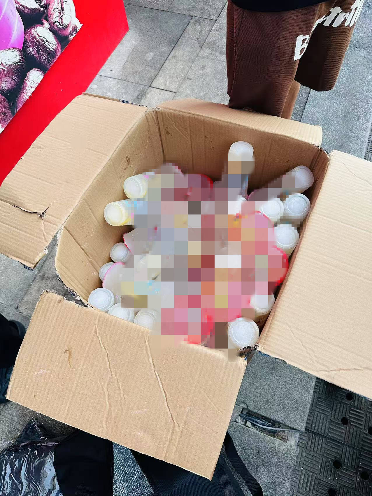 湖南一男子背40公斤蜜雪冰城上武功山售卖,当事人:收入不多纯体验,当负重训练