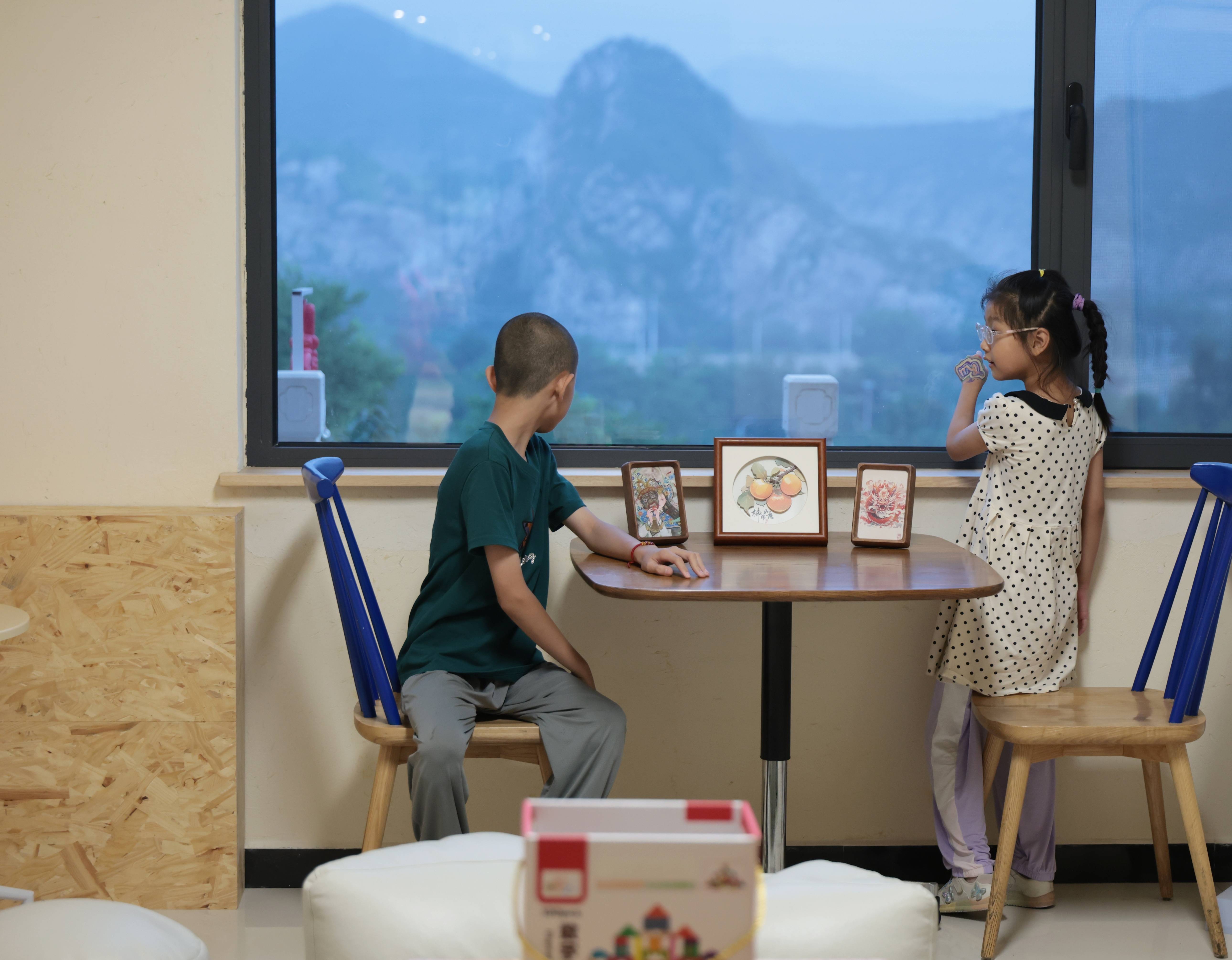 暴雨红色预警中，97岁老人住进深山里最安全的“乡村美育馆”