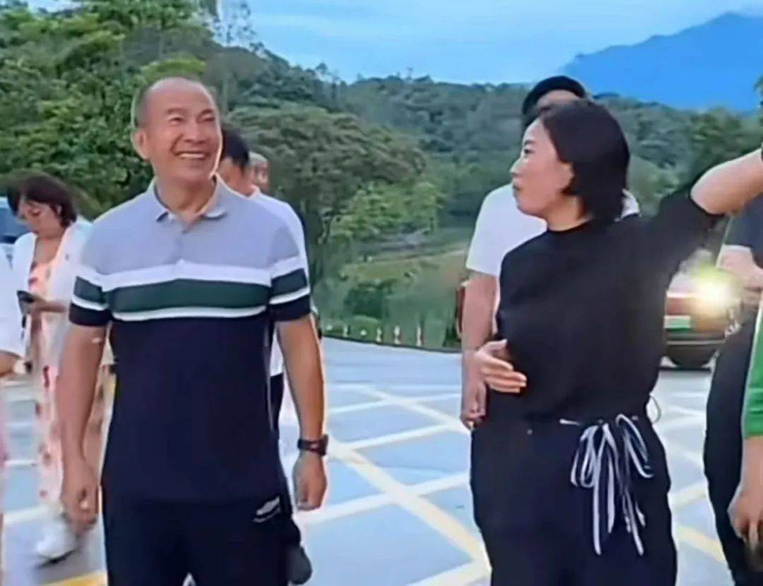 假院士招摇撞骗多年，为啥没人戳破？