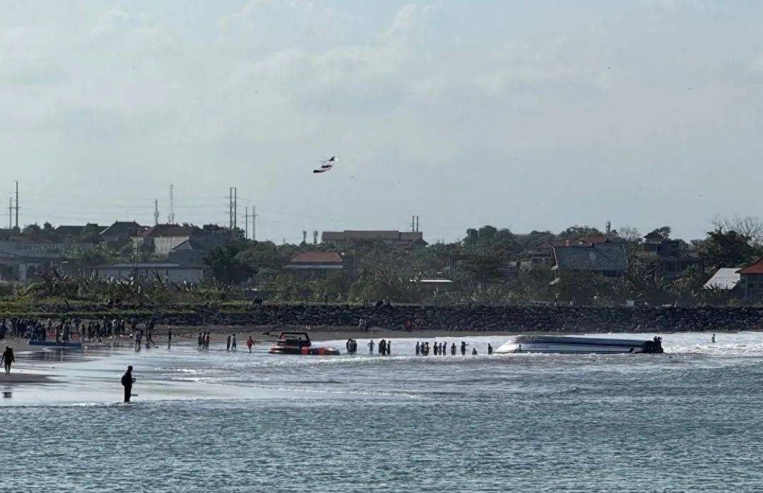 幸存者讲述巴厘岛快艇倾覆事故：几乎没人穿救生衣，当天船速很快，坐着很晃