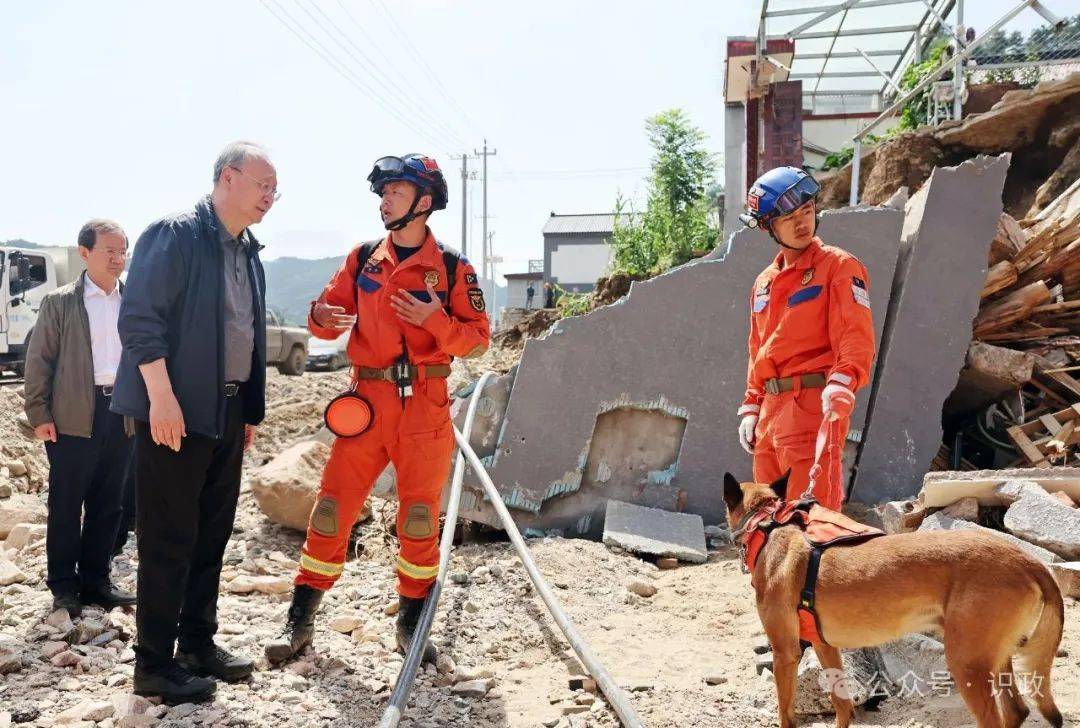 北京市委书记尹力、市长殷勇到怀柔区检查灾后恢复重建工作,看望慰问尹春燕亲属、受灾群众和抢险救灾一线工作人员