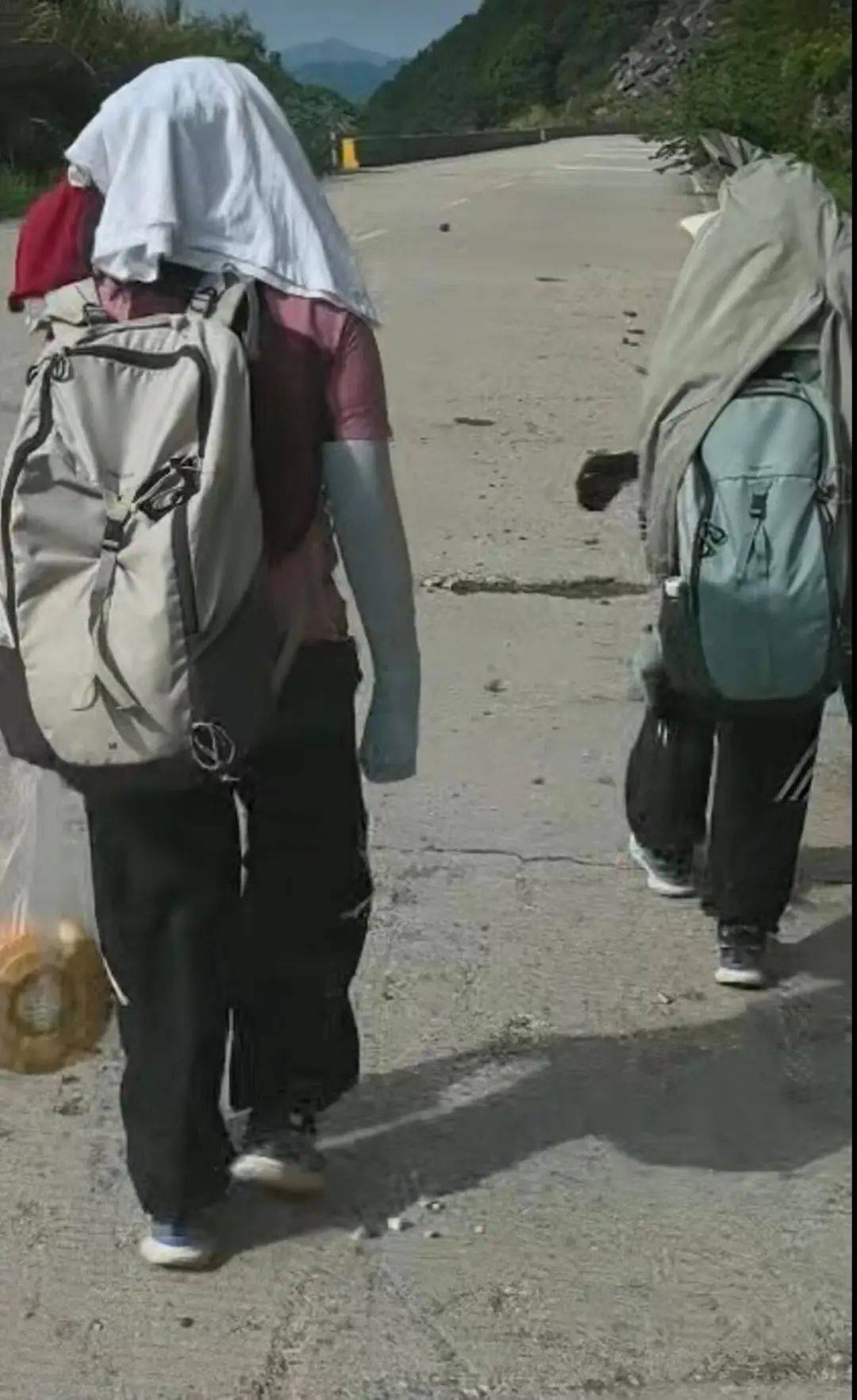 全程历时31天！41岁男子带两娃从深圳徒步回长沙：孩子从小没吃过苦，想锻炼一下