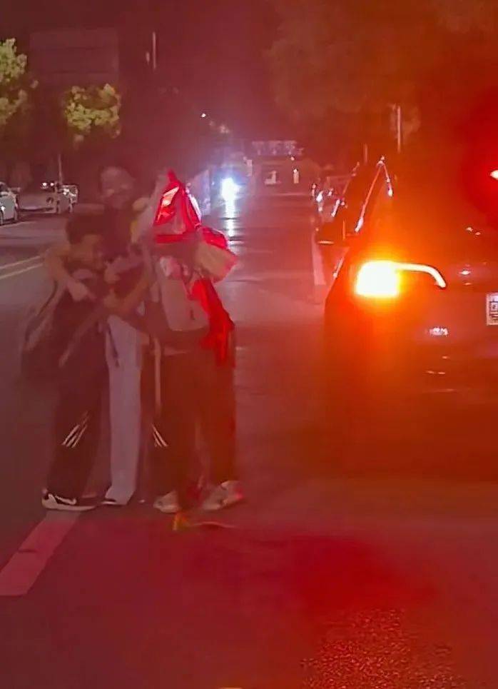 全程历时31天！41岁男子带两娃从深圳徒步回长沙：孩子从小没吃过苦，想锻炼一下