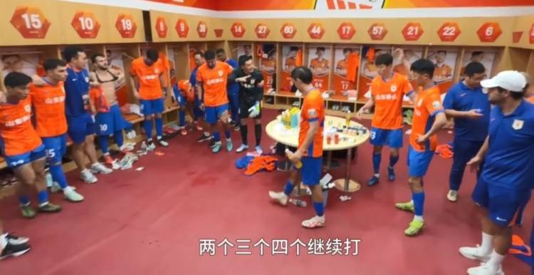 王大雷半场休息时喊话队友:两个、三个、四个继续打!