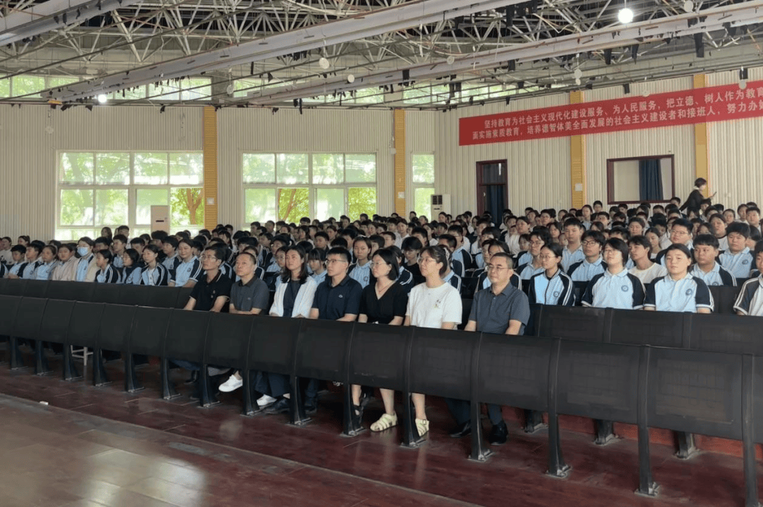 洛龙区开学第一堂法治课开讲啦!