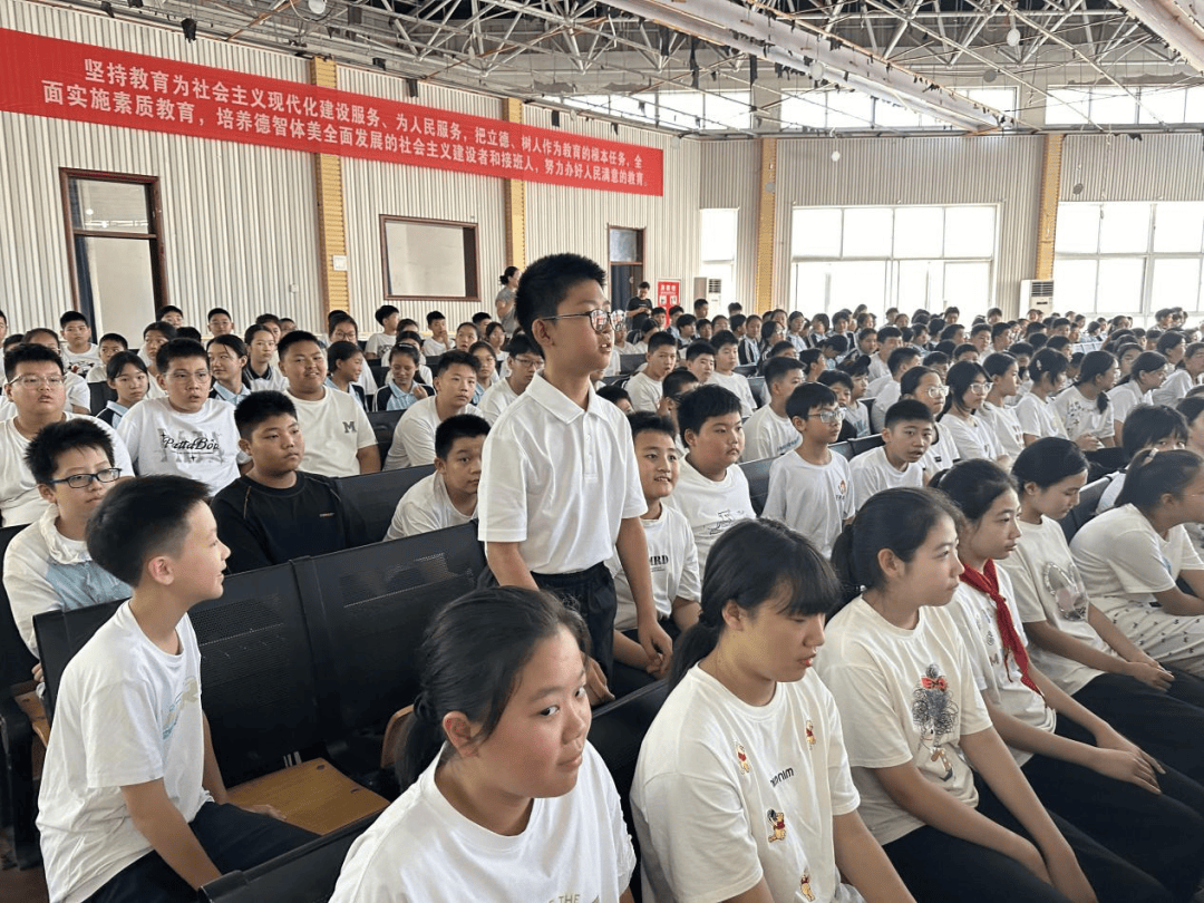 洛龙区开学第一堂法治课开讲啦!