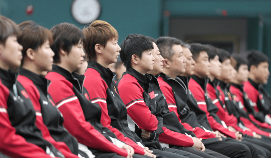 中国乒乓球队集体观看纪念中国人民抗日战争暨世界反法西斯战争胜利80周年大会