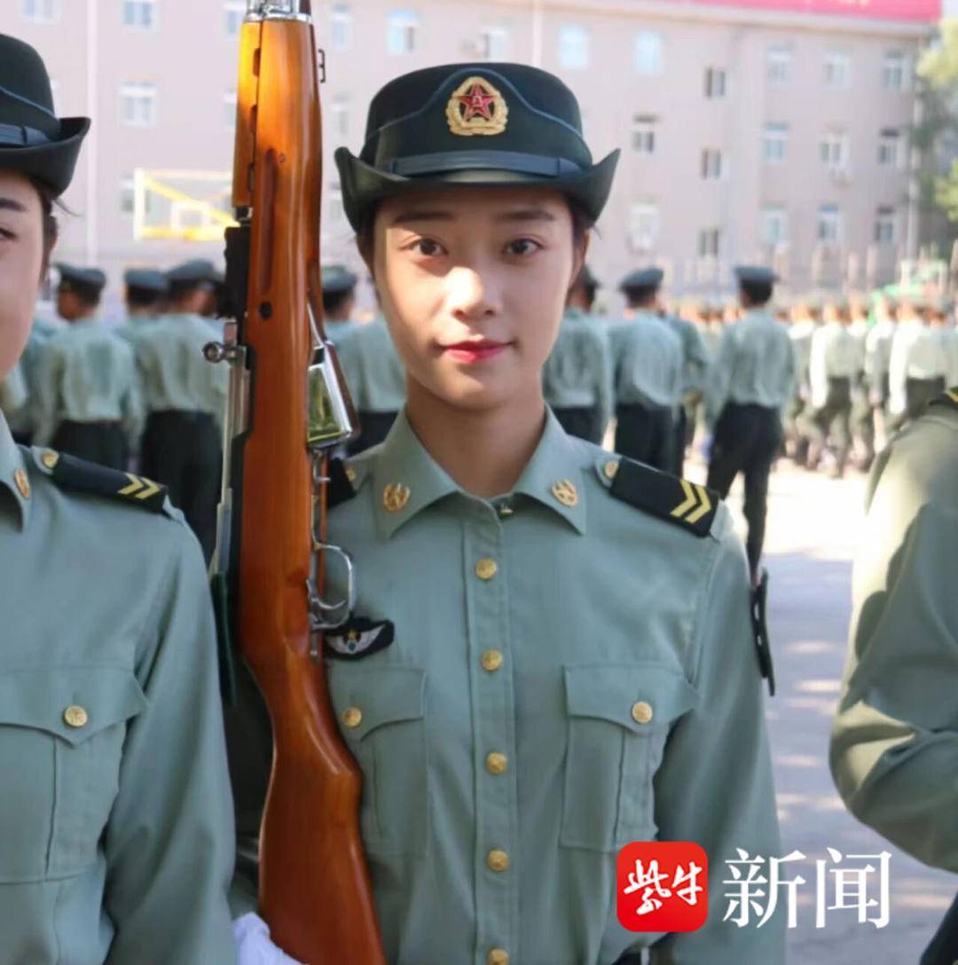 今天，来自南京湖南路女子民兵连的她们在天安门广场接受检阅