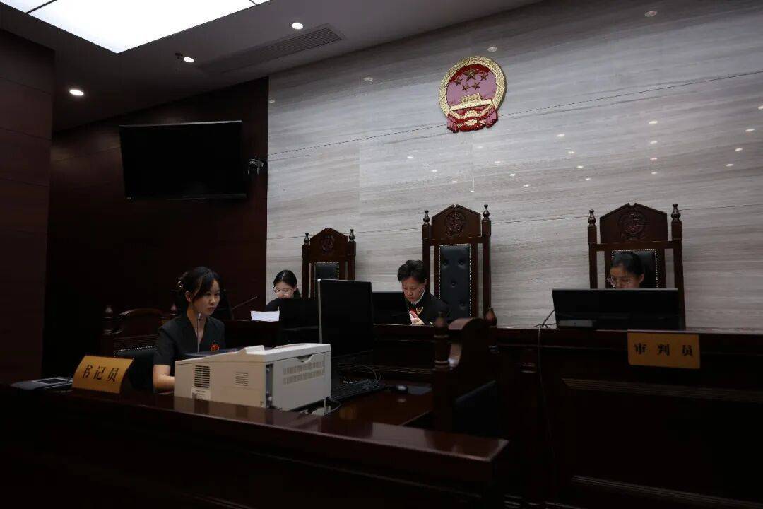 母亲病逝，生父不明，留下一双女儿谁来监护？八旬外祖父诉至法院：我来！