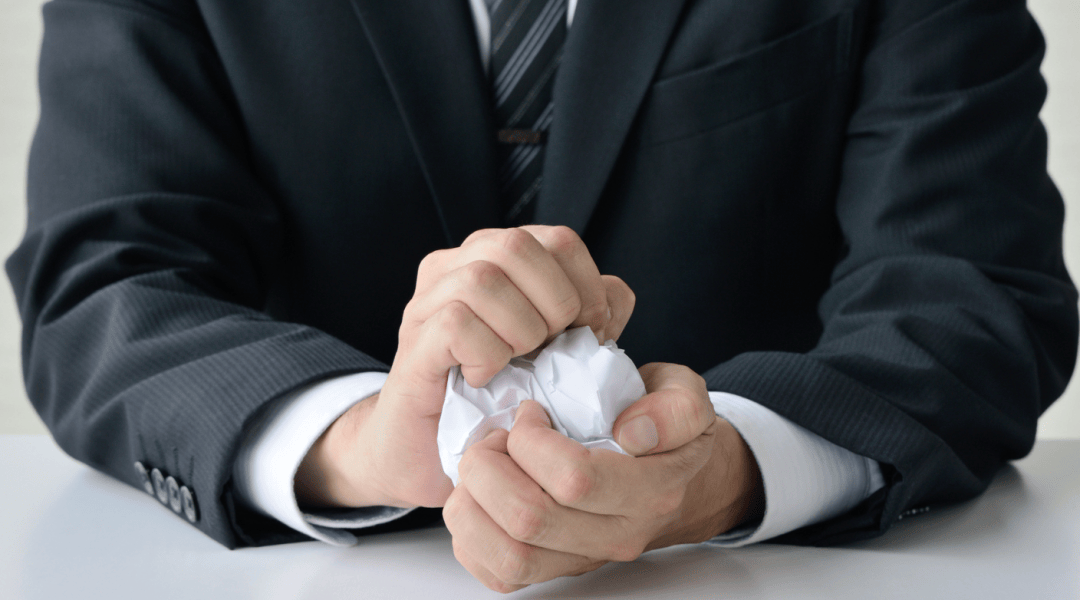 月薪从7300元降至4300元!员工不服调岗被辞退,索赔21万元!法院判了→