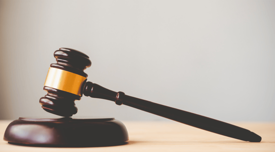 月薪从7300元降至4300元!员工不服调岗被辞退,索赔21万元!法院判了→