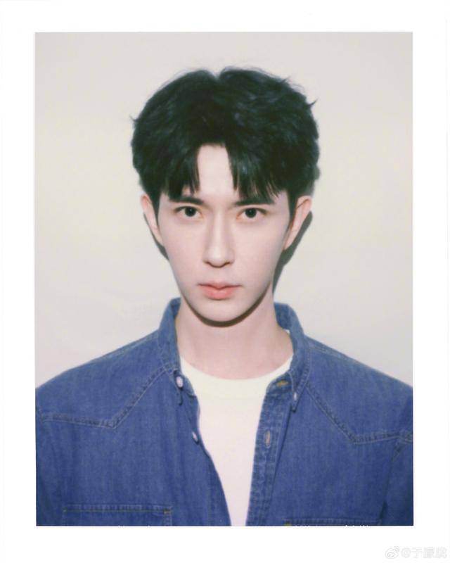 37岁男演员于朦胧被传坠楼，7月刚注销工作室，警方回应