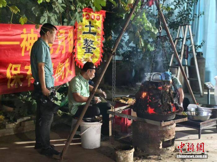 (乡村行·看振兴)“中国北方月饼之乡”:月饼飘香生产忙 电商搭台拓销路