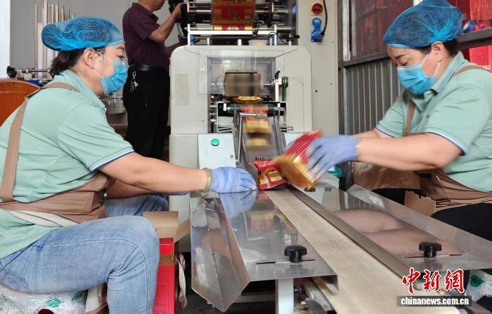 (乡村行·看振兴)“中国北方月饼之乡”:月饼飘香生产忙 电商搭台拓销路