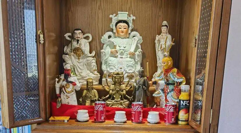 男子自称“玉皇大帝”，奸淫妇女10人，敛财超500万元