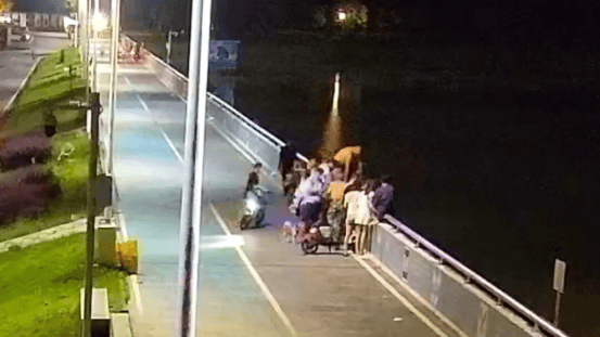 东莞一女子凌晨沉入漆黑水库，民警第二跳让人揪心……