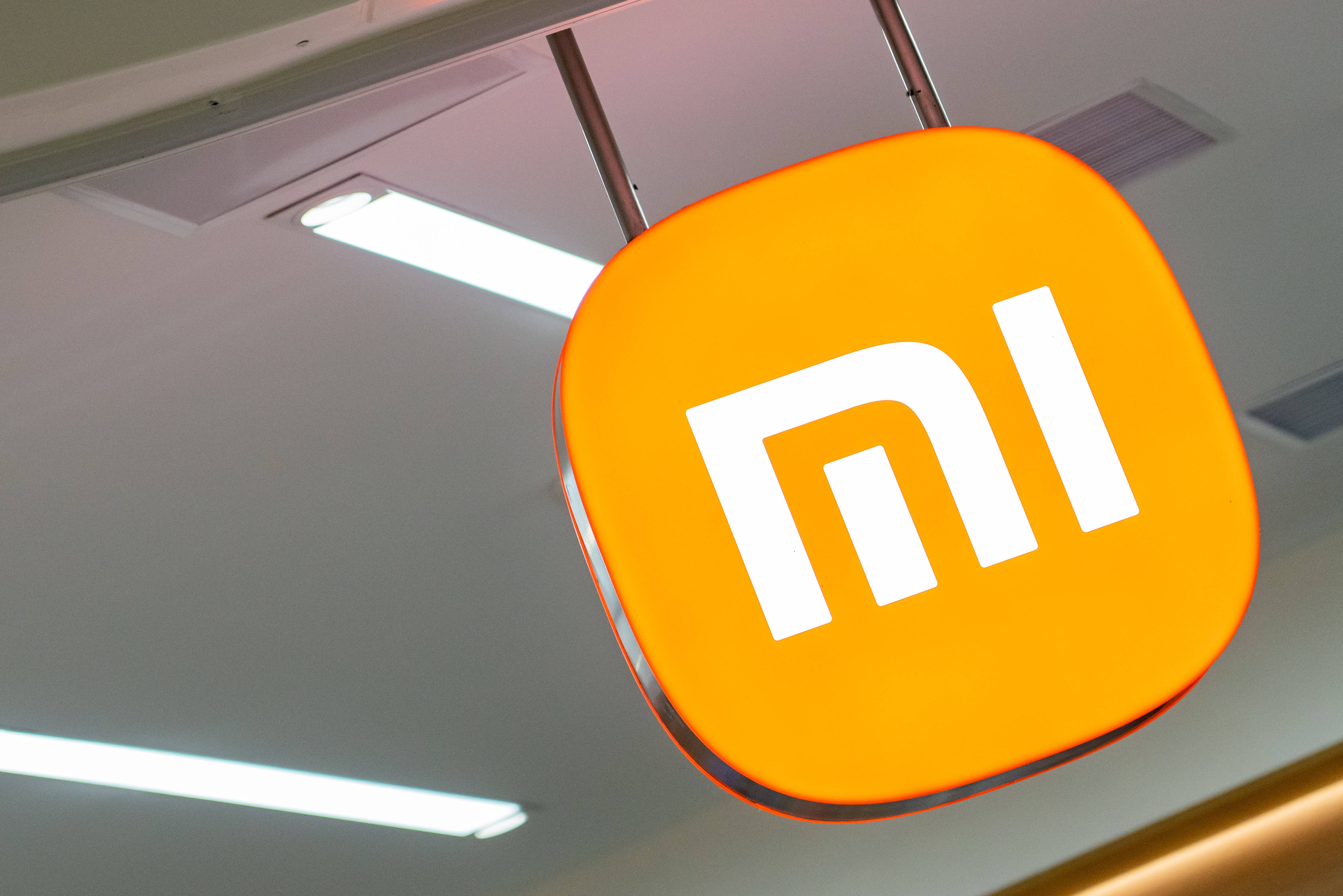 雷军公开小米17Pro全新背屏设计，此前称对标iPhone正面迎战