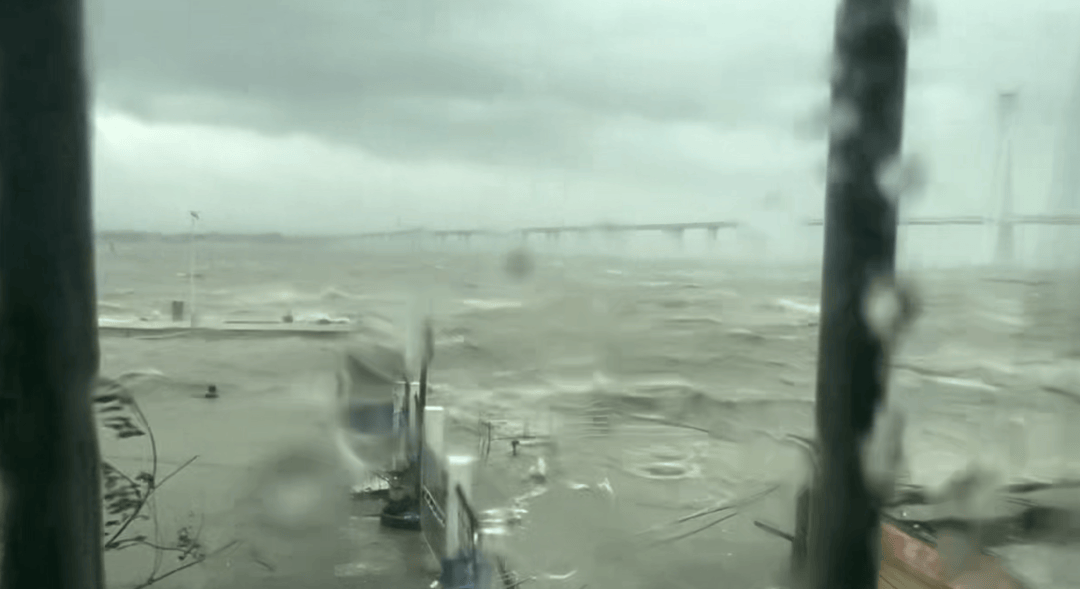 突发！海水倒灌，涌上路面，多地紧急宣布"五停"！又有新台风生成