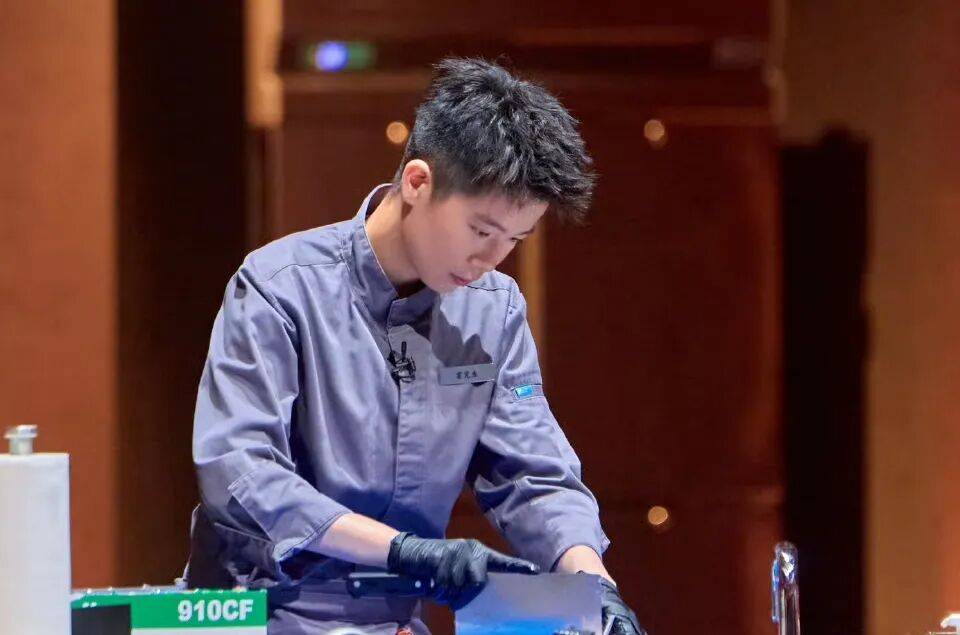 精致餐饮,以饭封神 | 商业头条No.94