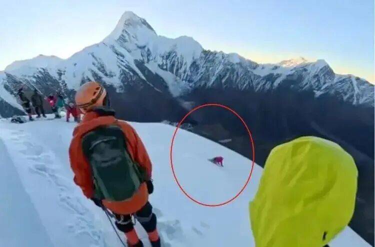 打卡拍照,再美也不能用生命对焦