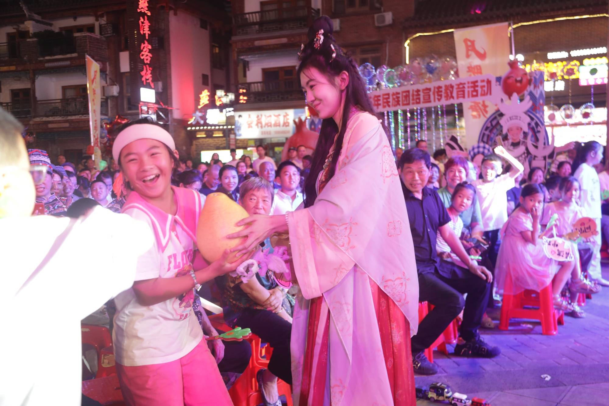 月映火塘 悦唱荔波！这场中秋音乐晚会点燃团圆夜