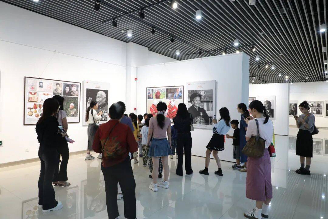 金坛图书馆国庆中秋活动精彩回顾 | 举国同欢庆，月满聚中秋