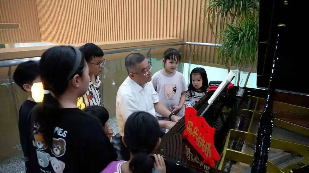 金坛图书馆国庆中秋活动精彩回顾 | 举国同欢庆，月满聚中秋