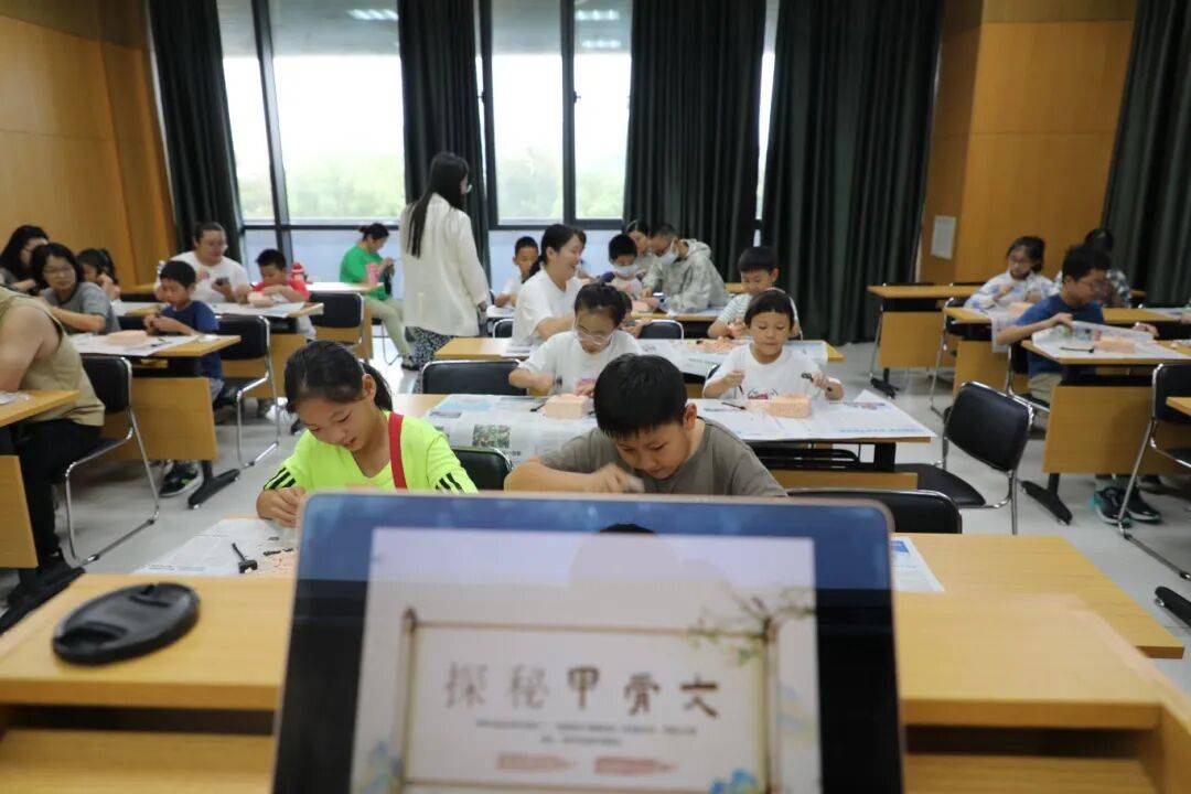 金坛图书馆国庆中秋活动精彩回顾 | 举国同欢庆，月满聚中秋