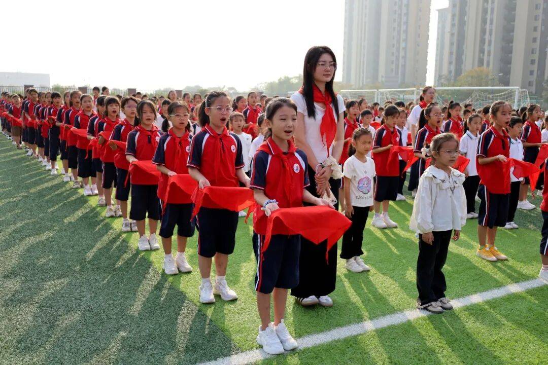 我县各级少先队组织开展“强国复兴有我 争当新时代好少年”建队日主题活动